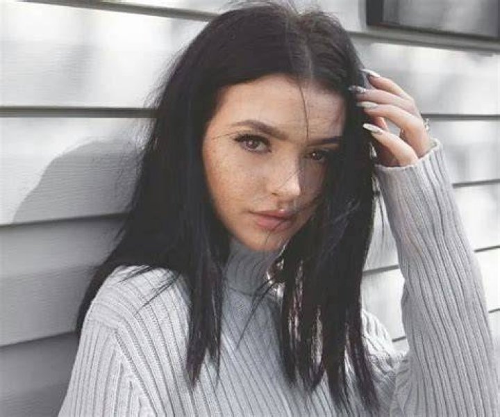 Kelsey Besanson Biography