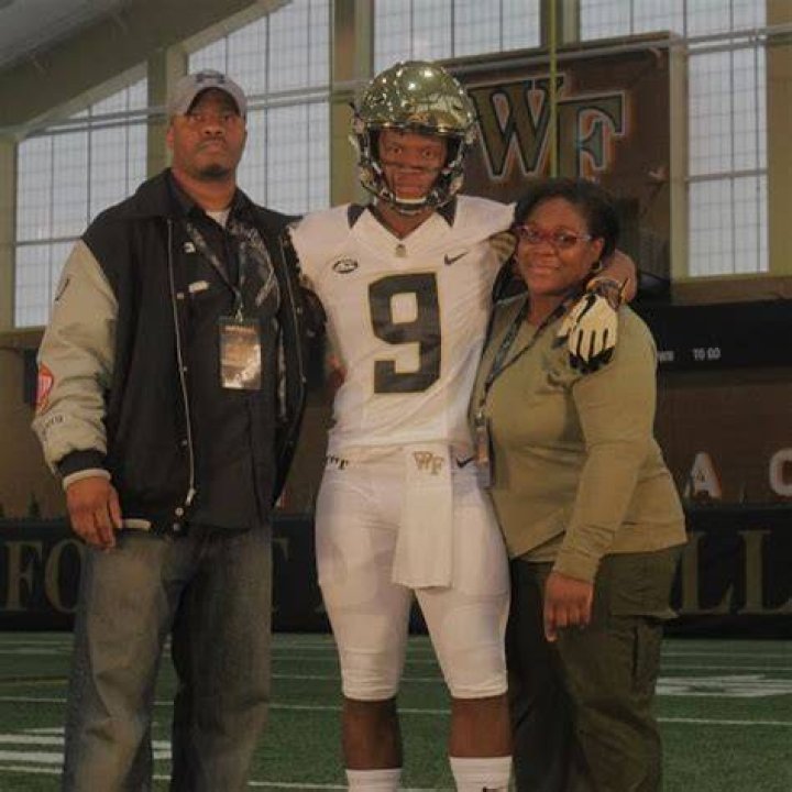 kenneth walker iii parents