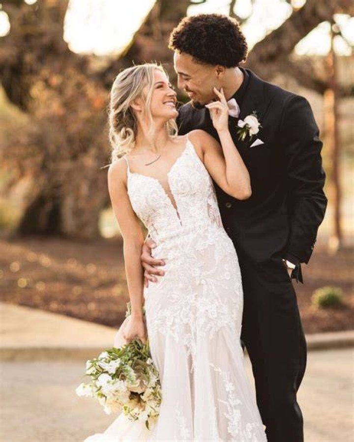 Khalil Shakir wife: Is Khalil Shakir married?