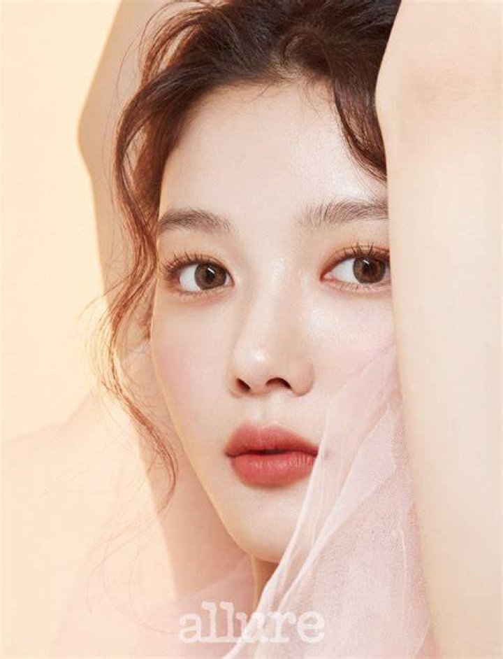 Kim Yoo-jung Biography