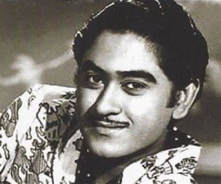 Kishore Kumar Biography - Childhood, Life Achievements & Timeline