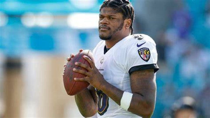 Lamar Jackson profile, bio, age, height, wife, kids, contract, salary, net worth