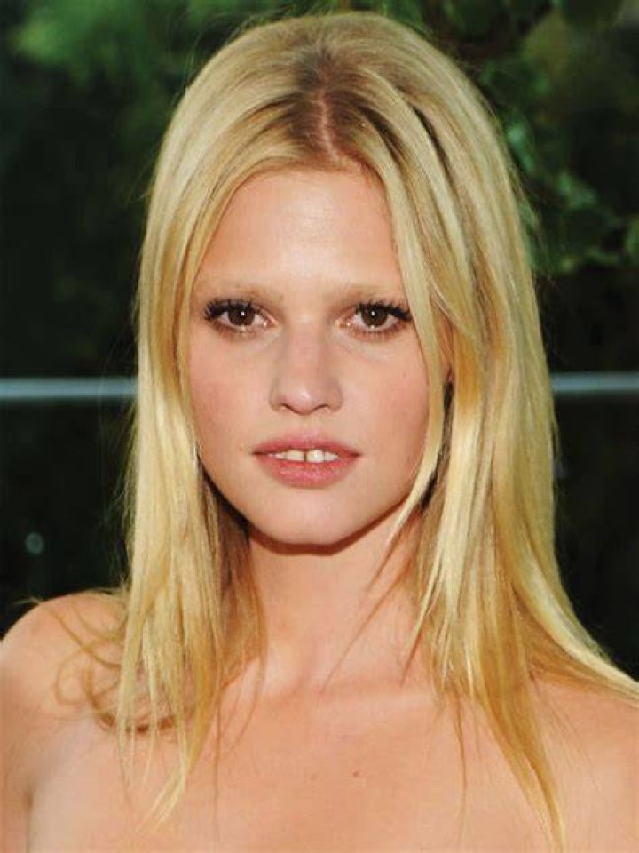 Lara Stone Biography