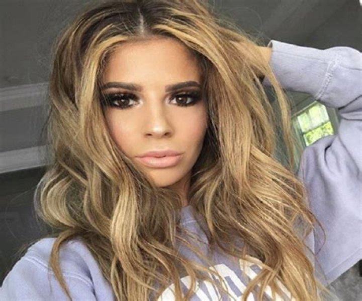 Laura Lee - Bio, Facts, Family Life of YouTuber