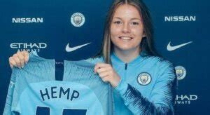 Lauren Hemp team, contract, salary, net worth