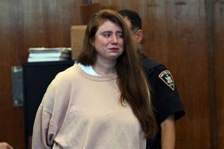 Who is Lauren Pazienza, NYC lady who attacked Barbara Maier Gustern? Age, family, charges 1 Lauren Pazienza