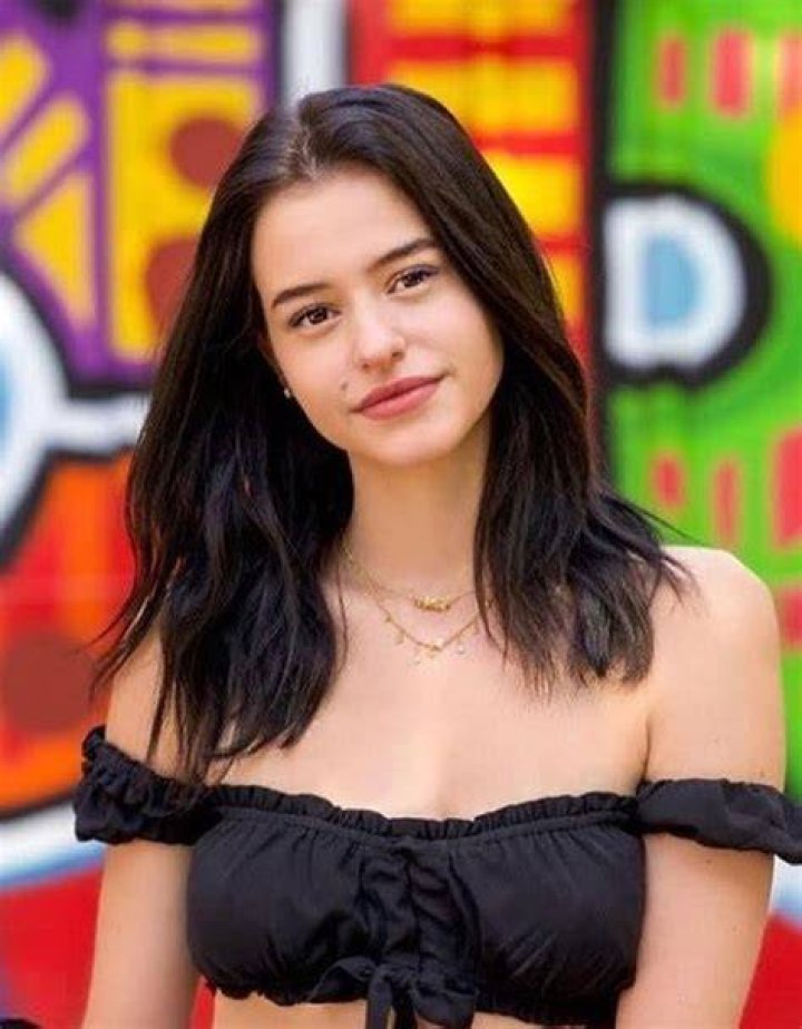 Lea Elui Ginet Biography