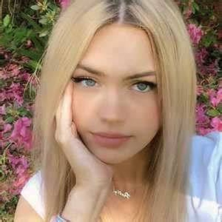 Leah Wood Biography