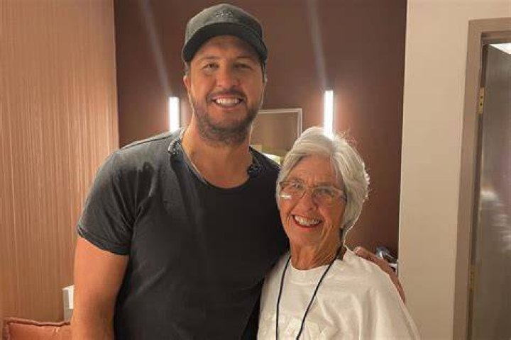 LeClaire Bryan Wiki: Luke Bryan mother's age, height, husband, children, net worth 1 LeClaire Bryan