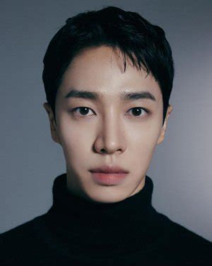 Lee Gi-kwang Biography