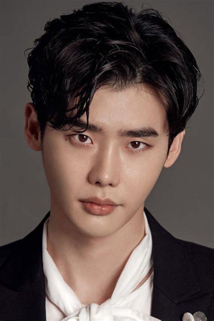 Lee Jong&ndash;suk Biography
