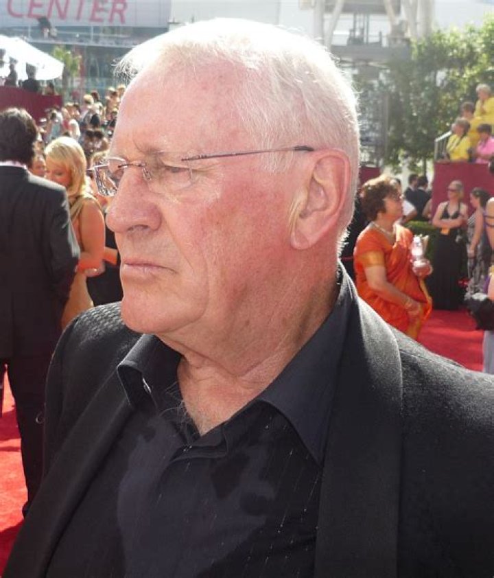 Len Cariou career earnings, salary and net worth