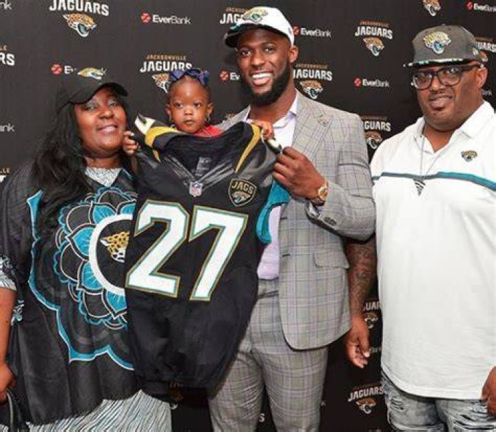 Leonard Fournette family, wife, children, parents, siblings