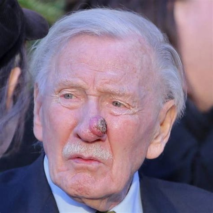 Leslie Phillips family, wife, children, parents, siblings
