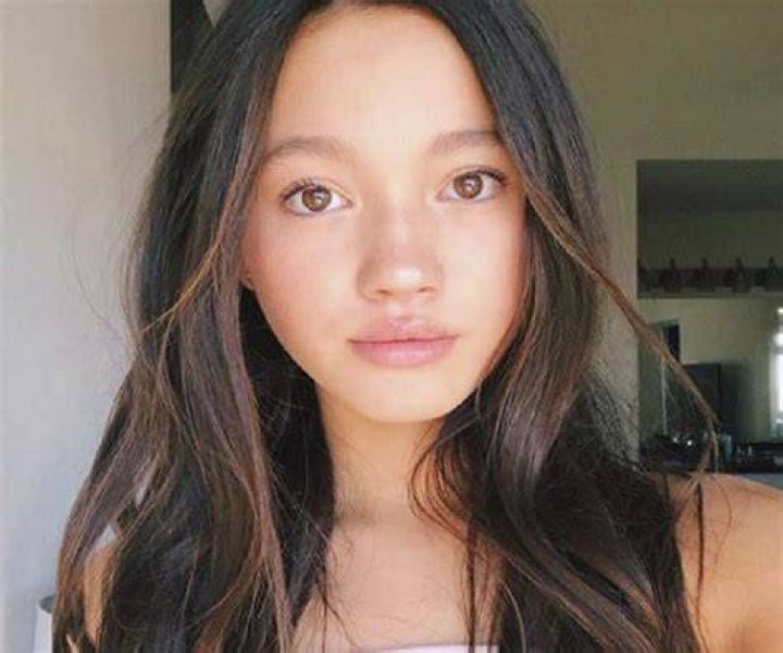 Lily Chee Biography - Facts, Childhood, Family Life & Achievements