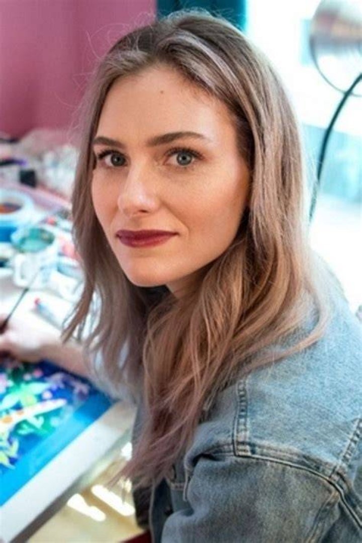 Lisa Hanawalt Biography