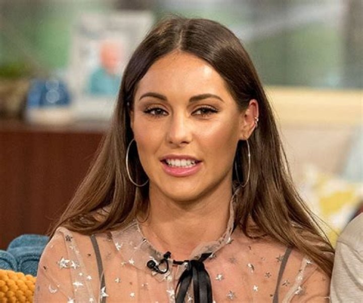 Louise Thompson Biography – Facts, Childhood, Family Life of British Model, TV Personality