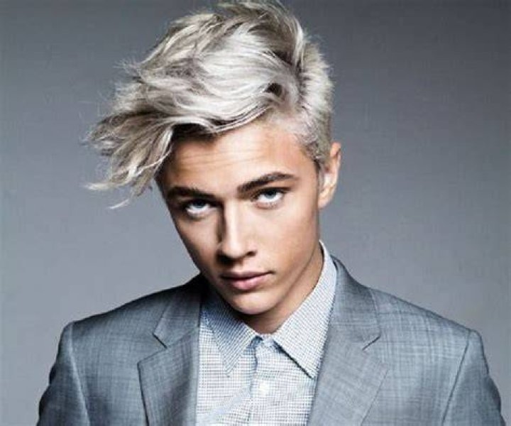 Lucky Blue Smith Biography - Facts, Childhood, Family & Achievements of Model