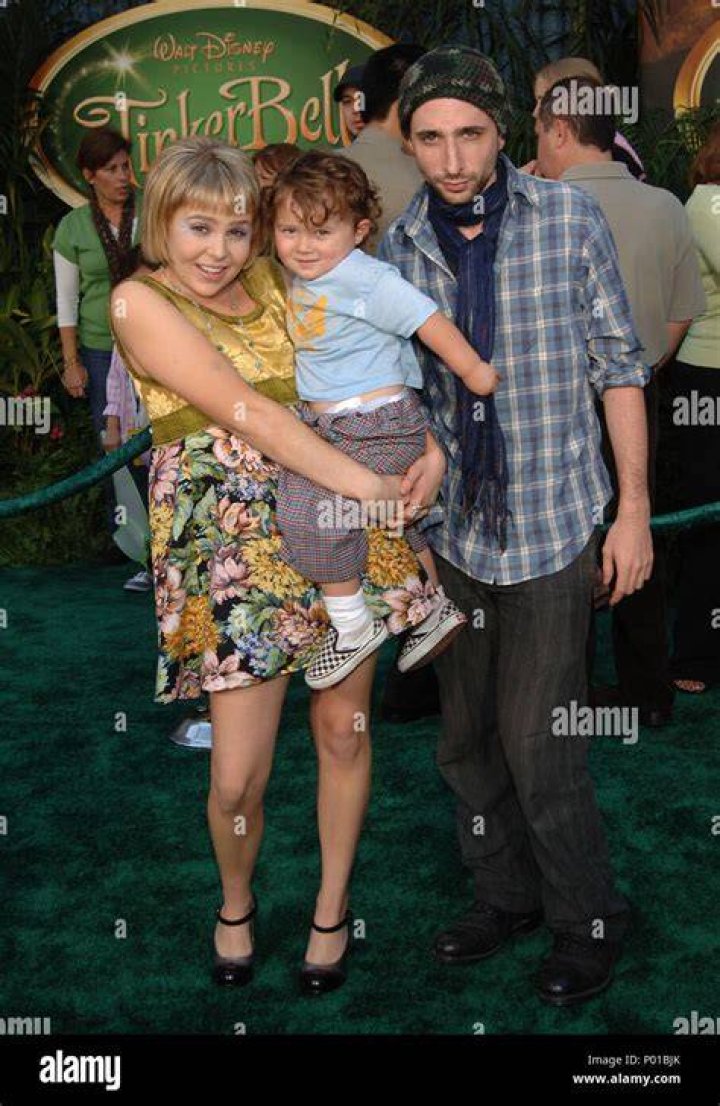 Mae Whitman family, husband, children, parents, siblings