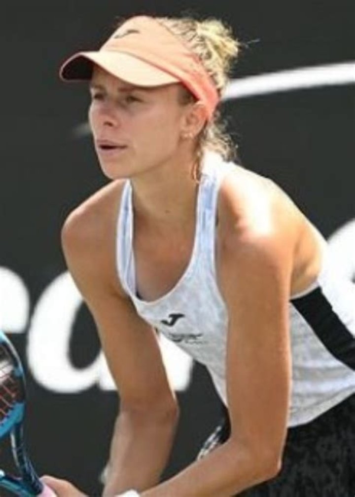 Magda Linette age, height, weight, nationality, family, coach, ranking, net worth