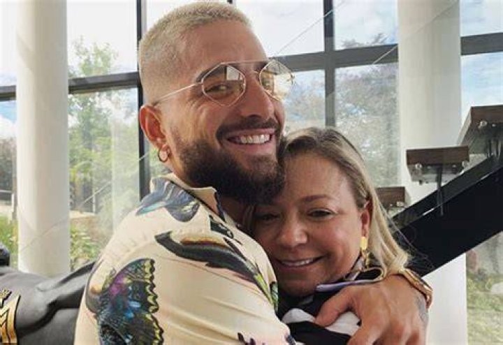 Maluma Marlli Arias Mother's Day Kiss Drama