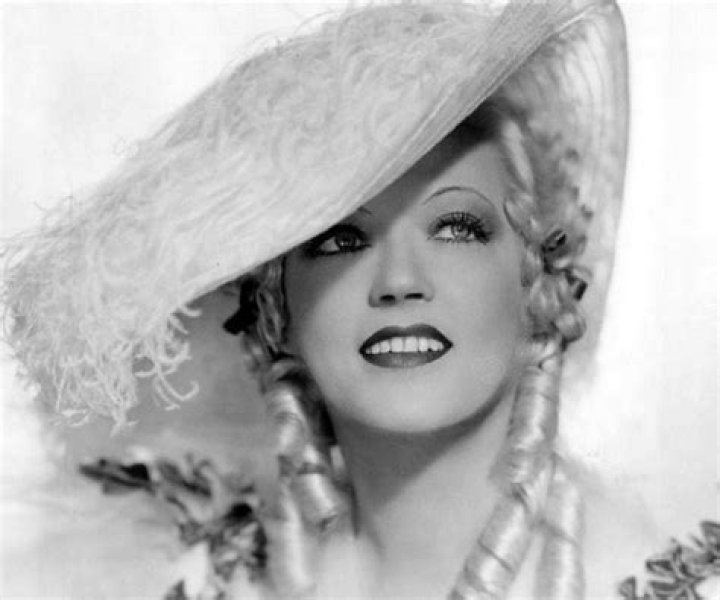 Marion Davies Biography - Facts, Childhood, Family Life & Achievements