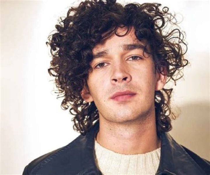 Matthew Healy Biography - Facts, Childhood, Family Life & Achievements