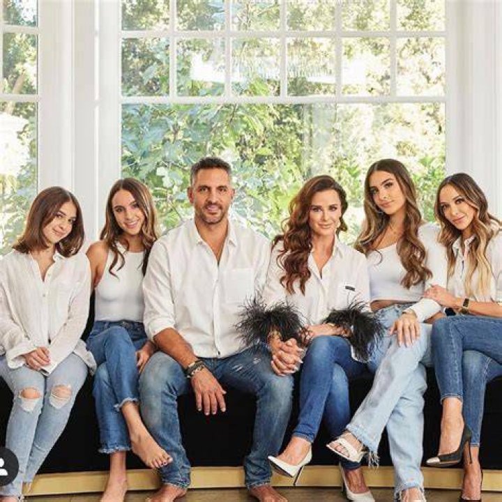 Mauricio Umansky family, wife, children, parents, siblings