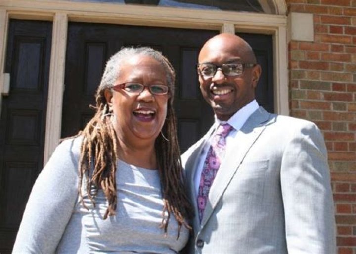 Meet Valerie Hill, Mal Hill