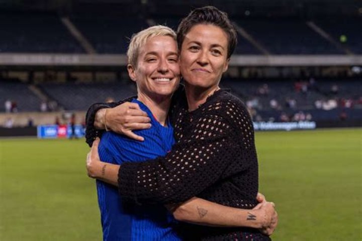 Megan Rapinoe siblings: Rachael Rapinoe, Brian Rapinoe 1 Megan Rapinoe and sister Rachael Rapinoe