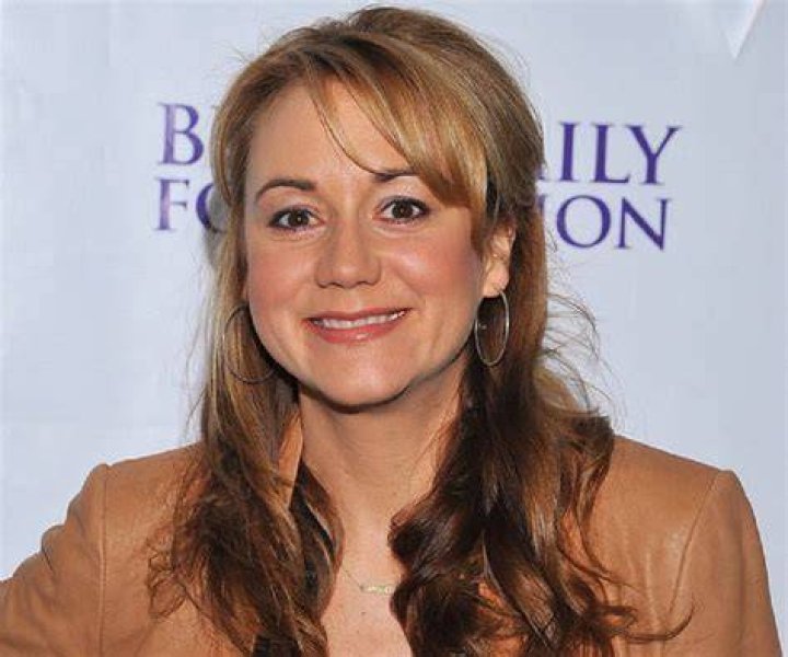 Megyn Price Biography - Facts, Childhood, Family Life & Achievements