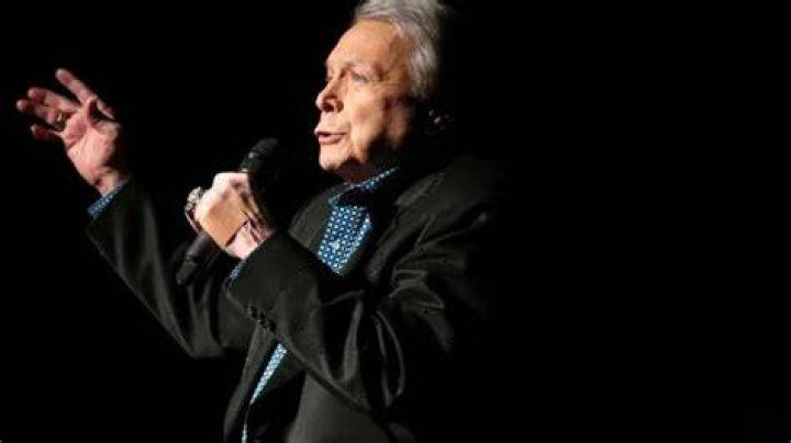 Mickey Gilley funeral burial service pictures date time venue