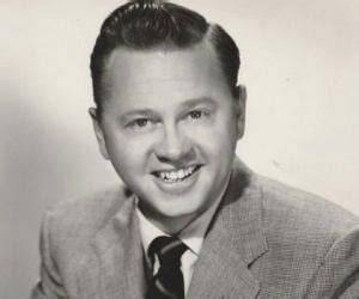 Mickey Rooney Biography - Facts, Childhood, Family Life & Achievements