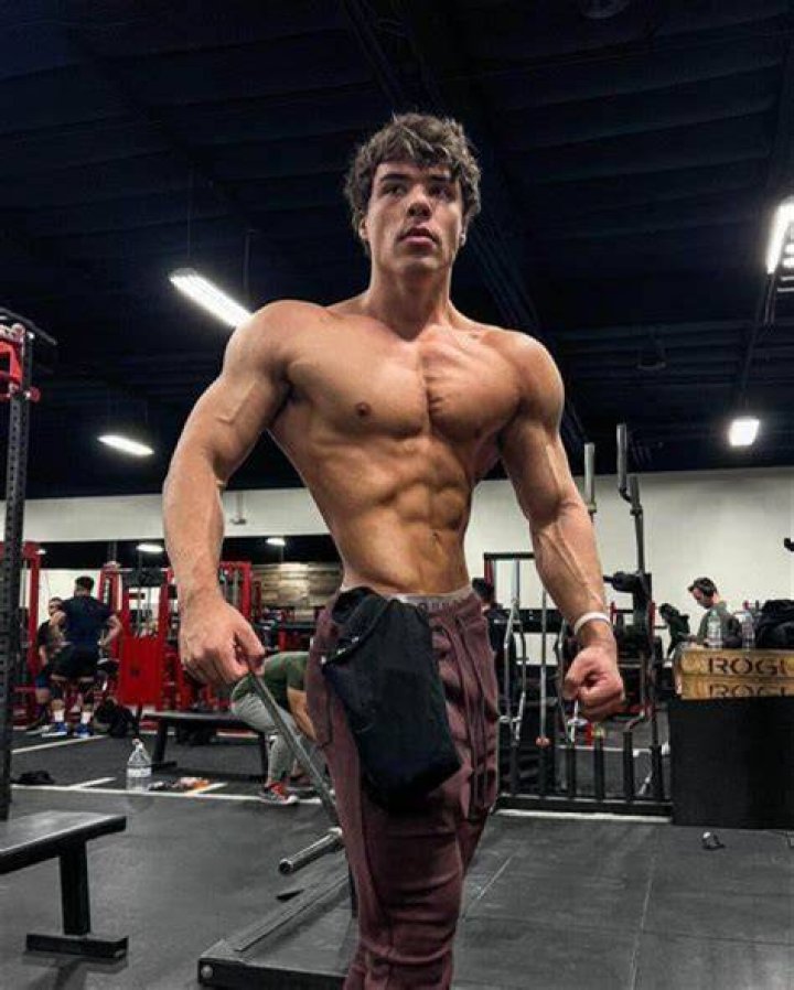 Mike Hughes age, height, ethnicity, family, college, 40 time, draft, trade, net worth, Instagram