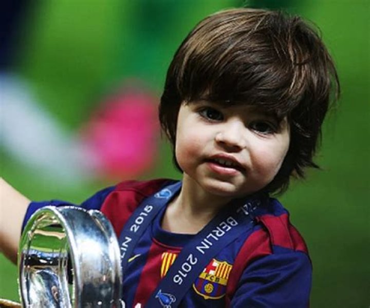 Milan Piqu&eacute; Me... Biography