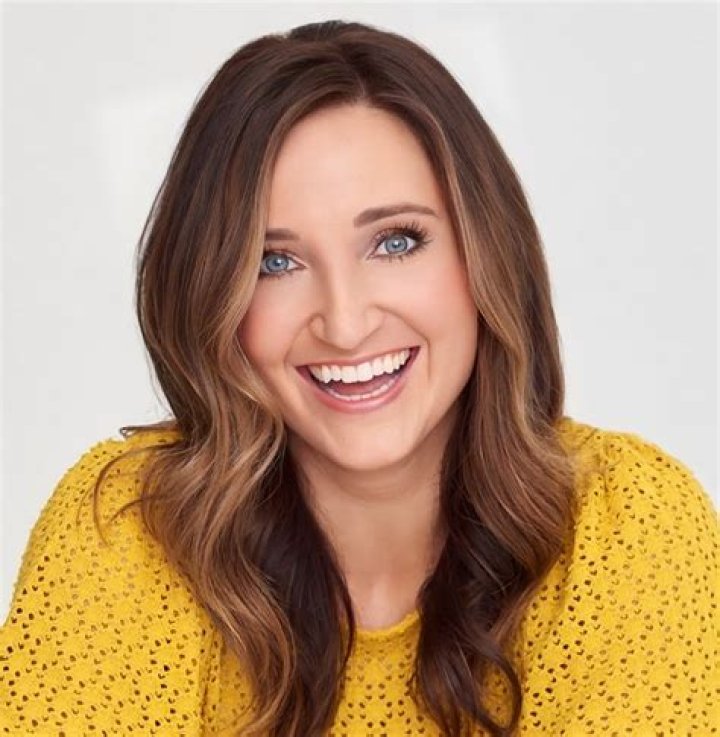 Mindy McKnight Biography