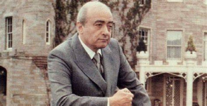 Mohamed Al-Fayed Biography - Facts, Childhood, Family Life & Achievements