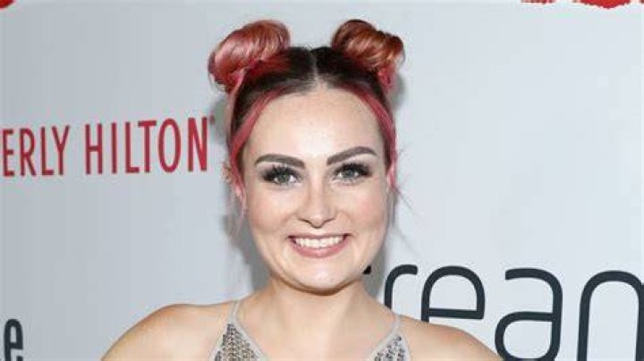 Molly Burke Biography