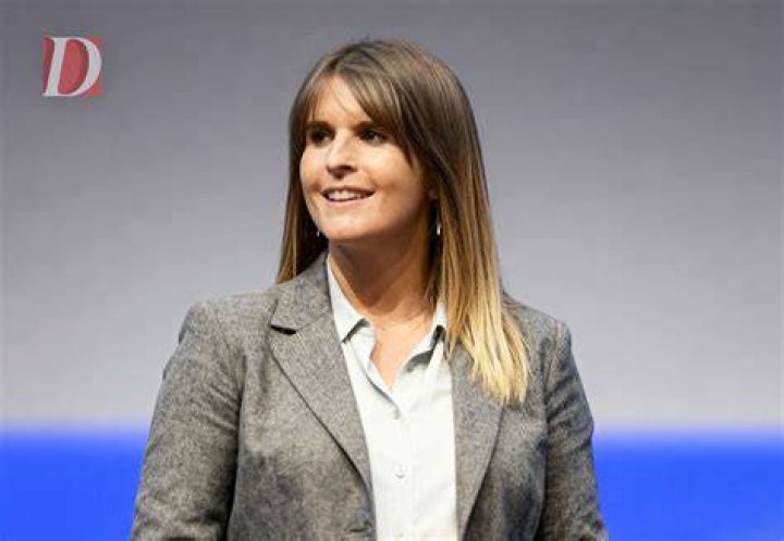 Natacha Van Hon... Biography