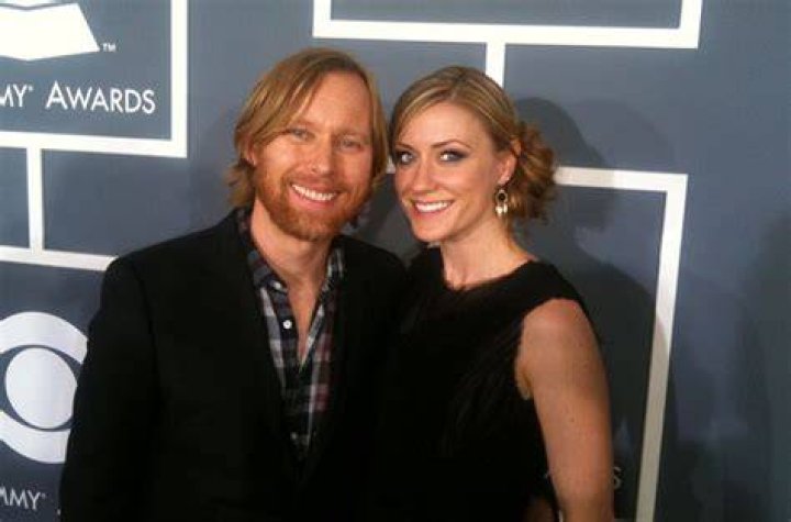 nate mendel kate jackson 2014 billboard 650