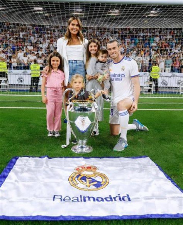 Nava Valentina Bale, Alba Violet Bale, Xander Frank Bale, Axel Charles Bale