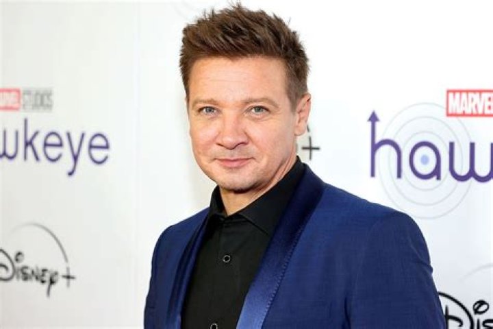 New photo shoot with ‘Hawkeye’ actor Jeremy Renner has fans thirsting