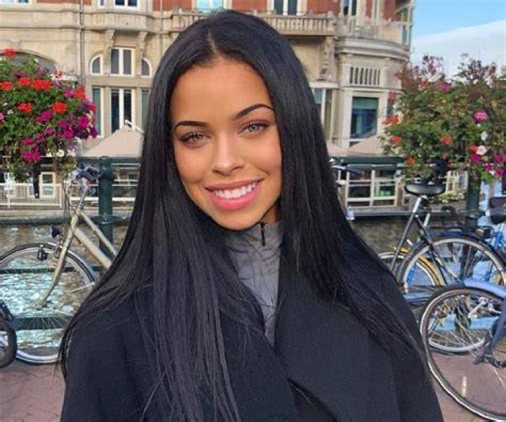 Nisrina Sbia – Bio, Facts, Family Life of Dutch Instagram Star