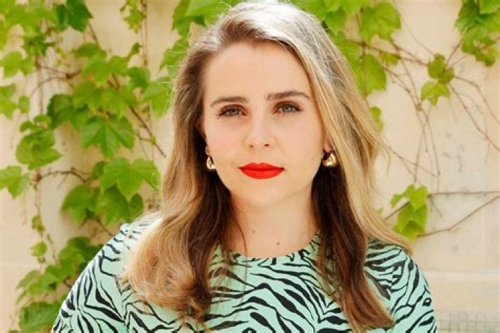 No, Mae Whitman Does Not Have Child: Pregnant Rumors- Weight Gain
