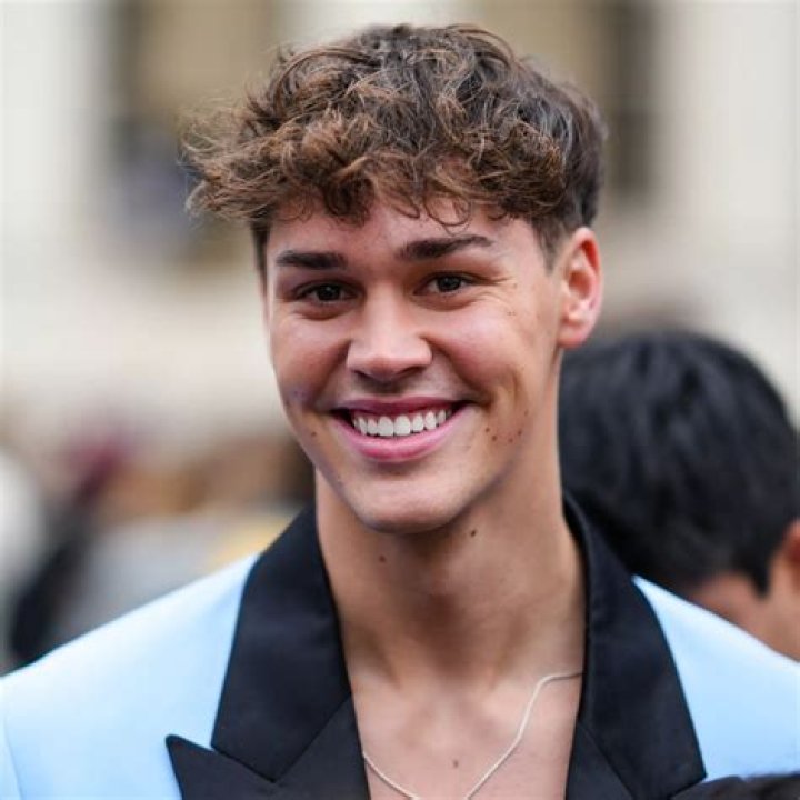 Noah Beck Biography