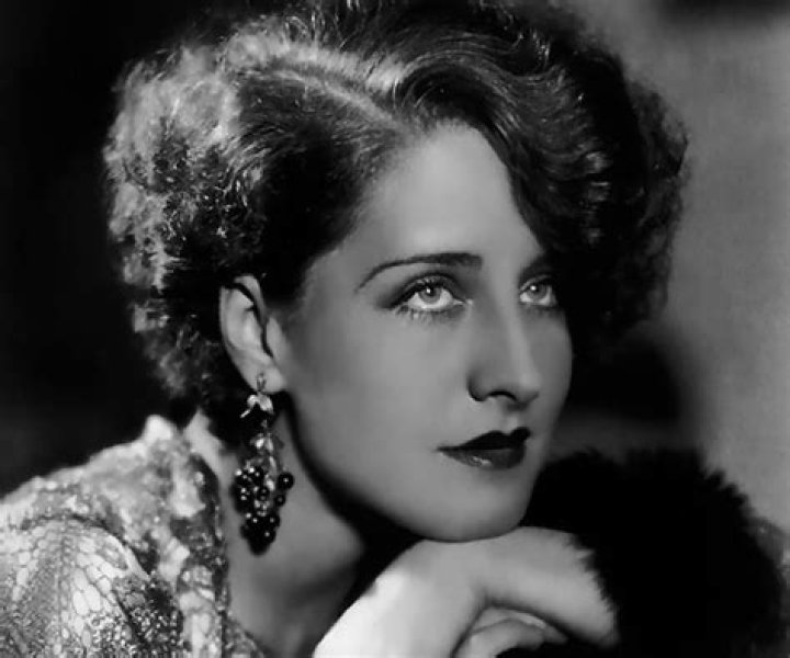 Norma Shearer Biography - Facts, Childhood, Family Life & Achievements