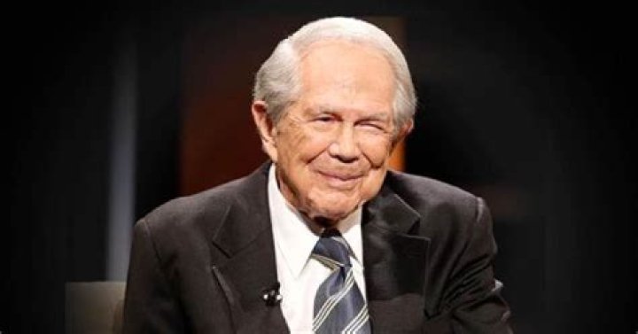 Pat Robertson Biography - Childhood, Life Achievements & Timeline
