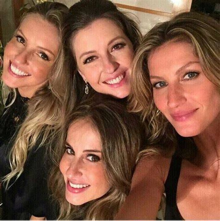 Patricia, Rafaela, Raquel, Gabriela and Graziela Bündchen
