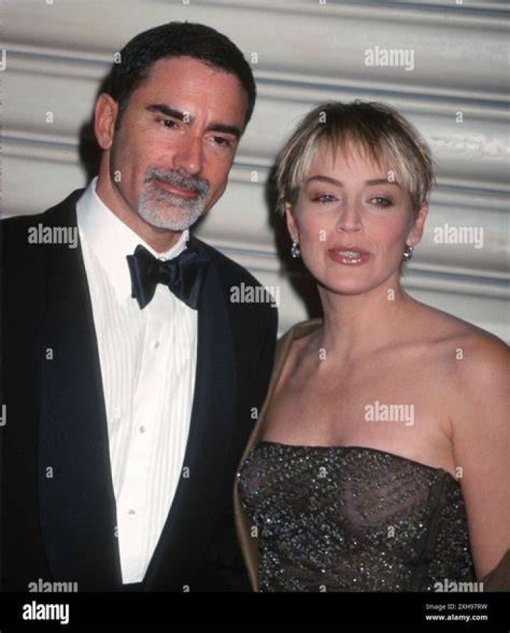 Phil Bronstein Biography