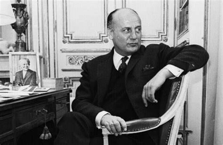 Pierre Balmain Biography